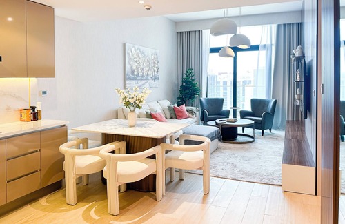 Al Quoz Apartment | Luxurious 3-Bedroom in the Heart of Dubai – 10 Min to Downtown & Burj Khalifa!