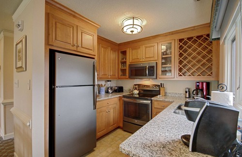 Kingsmill Condo | Luxurious 3 Bedroom Condo Sleeps 8!