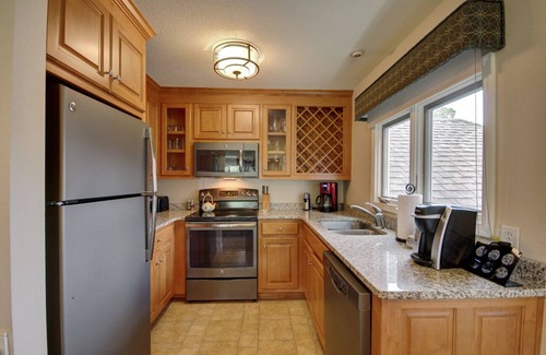 Kingsmill Condo | Luxurious 3 Bedroom Condo Sleeps 8!