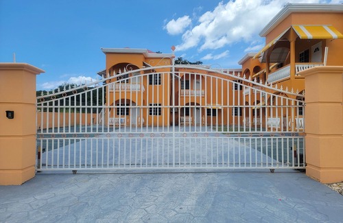Savanna la Mar Apartment | Luxurious 3 beds, 2 bath with all amenities