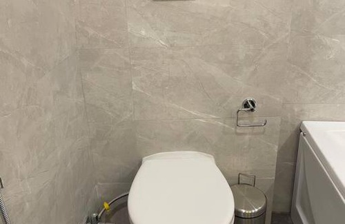 New Friends Colony Apartment | Luxurious 3 Bhk Flat Near Fortis(Parties Allowed)