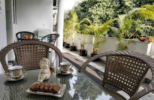 New Friends Colony Apartment | Luxurious 3 Bhk Flat Near Fortis(Parties Allowed)
