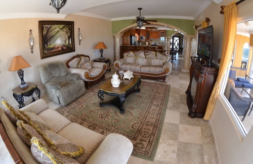 Villas de Las Palmas House | Luxurious 3 Story Home On The Beach Sleeps 15 With Private Pool and Wifi.