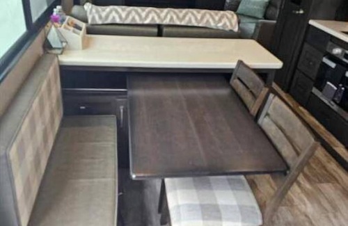 Forks House | Luxurious 37' 5th Wheel. Enjoy all the fun of Glamping