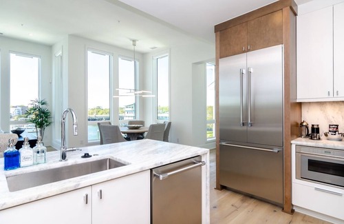 Wrightsville Beach Condo | Luxurious 3BR condo with dock access on the water!