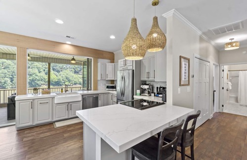 Greenville - Spartanburg House | Luxurious 3BR on Lake Saluda w/Kayaks, Fire Pit