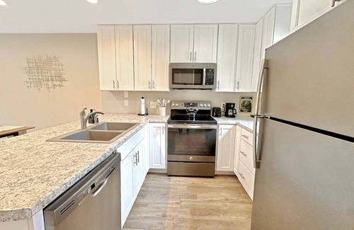 Hill City House | Luxurious 3BR | Resort Townhome Retreat | Near Trails, Golf, Dock Access