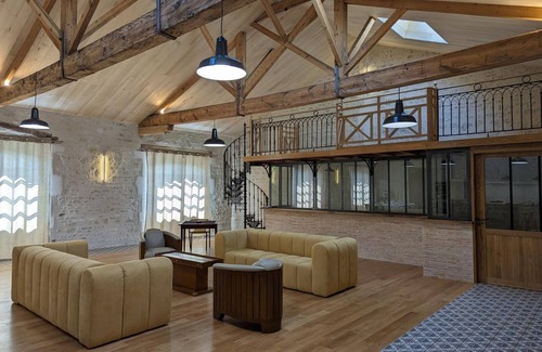 Gondeville Apartment | Luxurious 4-Bedroom Apartment with Private Bathrooms, Central Location, and Truffle Experience