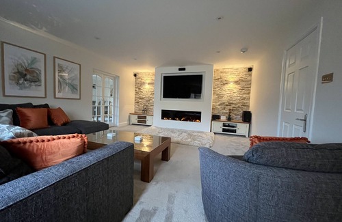 Maugersbury House | Luxurious 4 Bed house with Hot Tub in the Cotswolds!