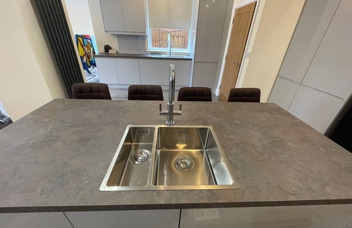 Bolton House | Luxurious 4 Bdroom Family Home