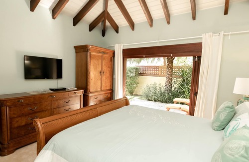 Mamora Bay Villa | Luxurious 4 bedroom Beachfront Villa, Private pool, Close to English Harbour