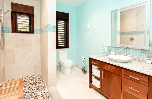 Mamora Bay Villa | Luxurious 4 bedroom Beachfront Villa, Private pool, Close to English Harbour