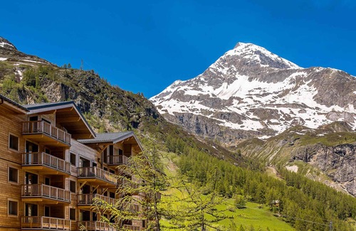 Les Boisses Apartment | Luxurious 4* Duplex Apt in Tignes - Ski-In/Ski-Out, Spa, Pool, Hotel Services Included