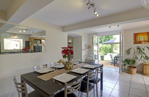 Montbrison Cottage | Luxurious 4BR Cottage with Spa, Sauna, and Game Room in Montbrison