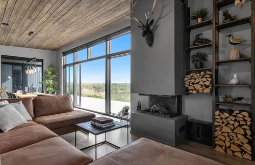 Selfoss House | Luxurious 4BR Summerhouse with Hot Tub and Sauna
