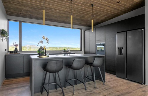 Selfoss House | Luxurious 4BR Summerhouse with Hot Tub and Sauna