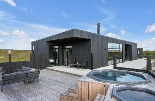 Selfoss House | Luxurious 4BR Summerhouse with Hot Tub and Sauna