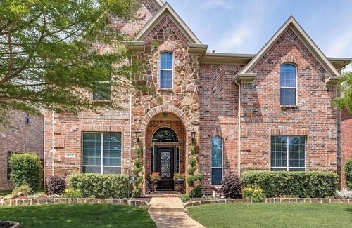 Frisco Villa | Luxurious 5-Bed Villa with Private Pool, Hot tub, Media Room, Grill.