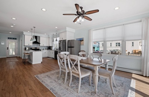 Hampton House | Luxurious 5-bedroom home steps from Hampton Beach & all entertainment
