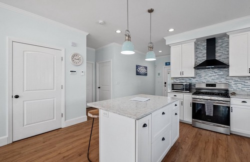 Hampton House | Luxurious 5-bedroom home steps from Hampton Beach & all entertainment