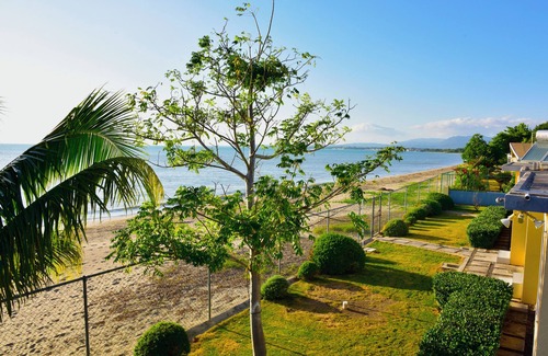 Black River Villa | Luxurious 5-Bedroom Beachfront Paradise - Private Ensuites - Black River Jamaica