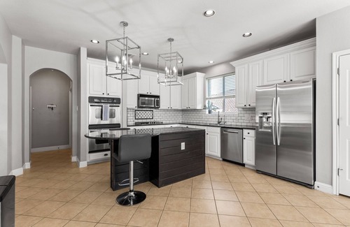 Falconhead House | Luxurious 5-bedroom Rental with Pool, Hot Tub and Putting Green!