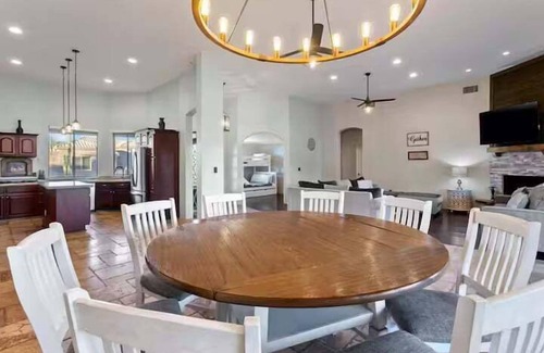 Phoenix House | Luxurious 5-Bedroom Retreat with Private Sports & Spa Facilities
