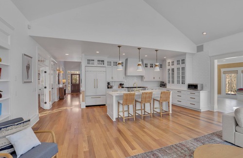 Stonington House | Luxurious 5-bedroom house in Mystic - 7 min to downtown - 20 min to RI beaches