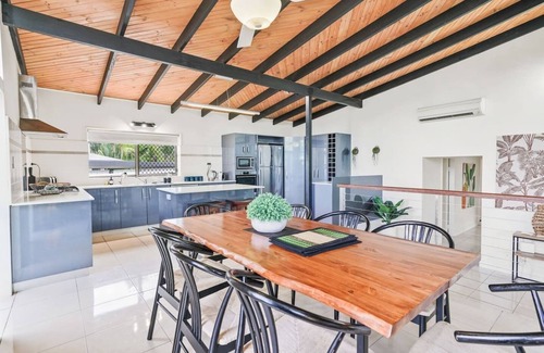 Whitfield House | Luxurious 5-Bedroom Villa with Pool – Perfect for Families & Groups