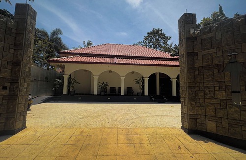 Kaduruduwa Villa | Luxurious 5-bedroom villa with WiFi, AC, Swimmingpool in beautiful Unawatuna