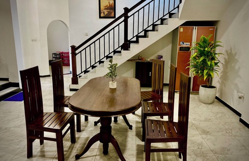 Mirissa Villa | Luxurious 5-bedroom villa with AC, WiFi, kitchen in welcoming Mirissa