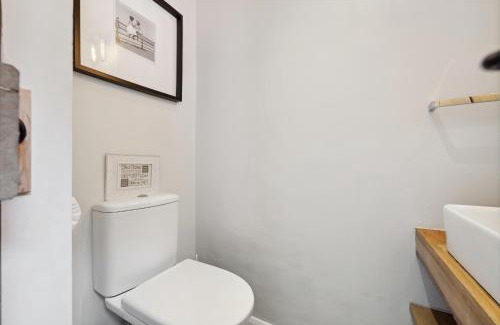 Netley Villa | Luxurious 5 BR Villa on Hamble River without Pool - By Blue Puffin Stays