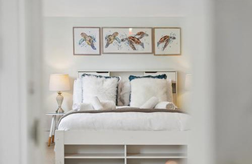 Netley Villa | Luxurious 5 BR Villa on Hamble River without Pool - By Blue Puffin Stays