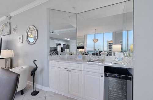 Navarre Beach Condo | Luxurious 5★ Gulf-Front 3BR Condo: Heated Pool, Spa, Gym & Free Beach Chairs