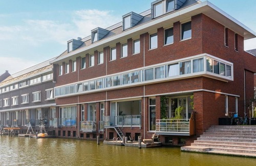 Amsterdam West House | Luxurious 5-storey 3-bedroom townhome at the water in the heart of Amsterdam