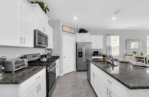 Loughman House | Luxurious 6 Bed Pool Home in Solterra-7631OML
