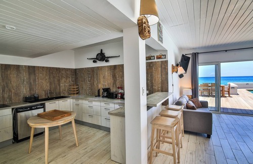 Beacon Hill Villa | Luxurious 6-bedroom Beach Front villa in Beacon Hill
