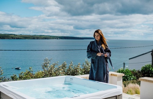 Ardmore House | Luxurious 6-bedroom villa overlooking the Atlantic in Ireland's Sunny South East