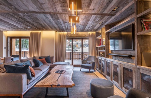 Avoriaz House | Luxurious 7-Room Chalet Apartment with Spa & Pool, Morzine