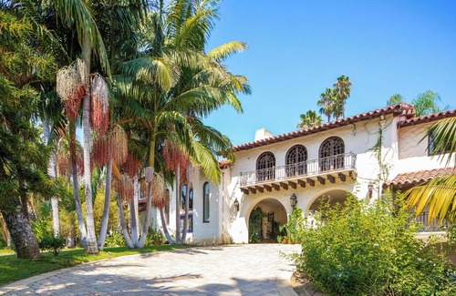 Beverly Hills House | Luxurious 8-bedroom estate with AC, WiFi in brilliant Beverly Hills
