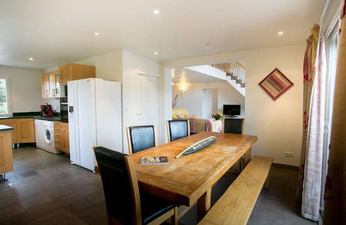 Thuir House | Luxurious Air-Conditioned Property with Stunning Views