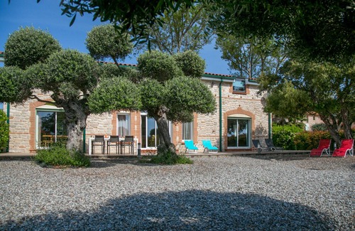 Thuir House | Luxurious Air-Conditioned Property with Stunning Views
