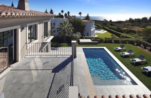 Carvoeiro Villa | Luxurious Algarve Villa Villa Carvoeiro Lux 5 Bedrooms Private Heatable Pool & 300M From The Beach Carvoeiro