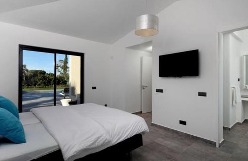 Carvoeiro Villa | Luxurious Algarve Villa Villa Carvoeiro Lux 5 Bedrooms Private Heatable Pool & 300M From The Beach Carvoeiro