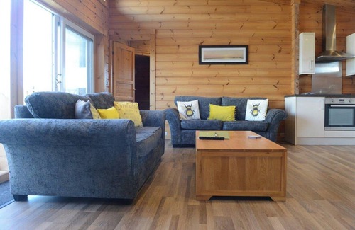 Hollym Ski Chalet | Luxurious and contemporary Finnish log lodge.