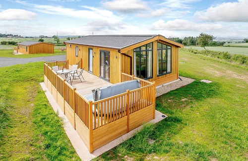 Hundall Ski Chalet | Luxurious and contemporary lodge with stunning countryside views.