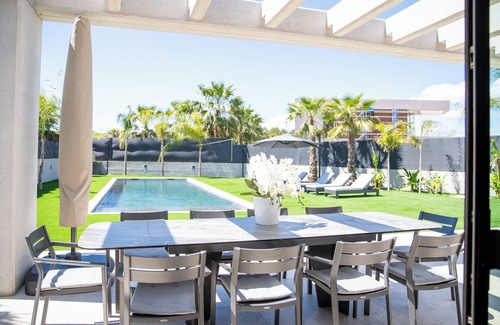 Betera Villa | Luxurious and Elegant Villa near Shopping, Spa, Wellness, and Golf Course