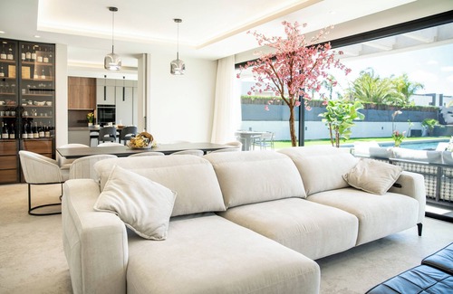 Betera Villa | Luxurious and Elegant Villa near Shopping, Spa, Wellness, and Golf Course