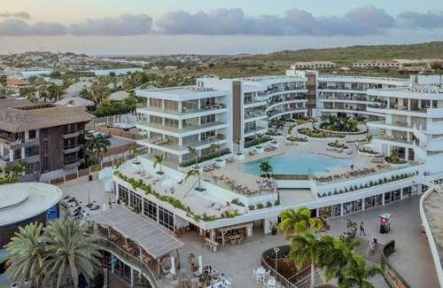 Willemstad Apartment | Luxurious and large apartment with direct access to pool/beach on Mambo Beach