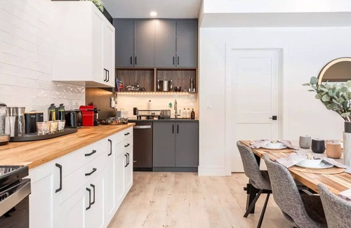 Bedford House | Luxurious and Spacious Getaway With Scenic View